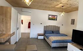 Qyteza Guest House & Camping